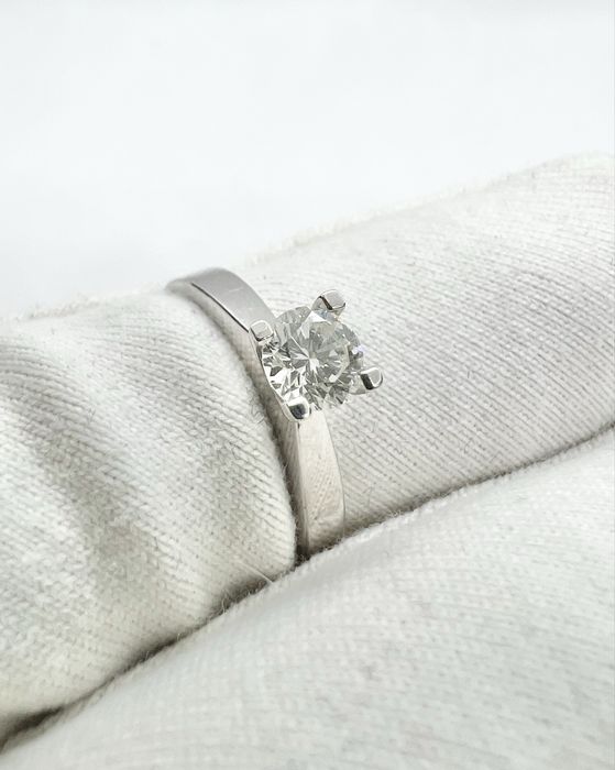 Золота каблучка з натуральним діамантом 0.43 карат.