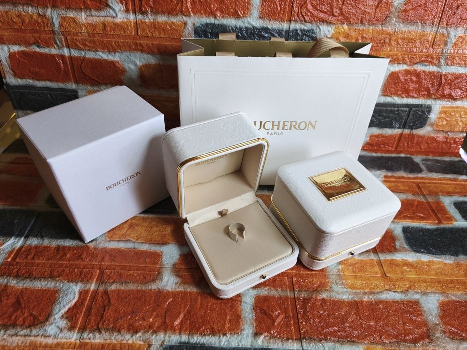 Коробка ля ювелирных изделий Boucheron.