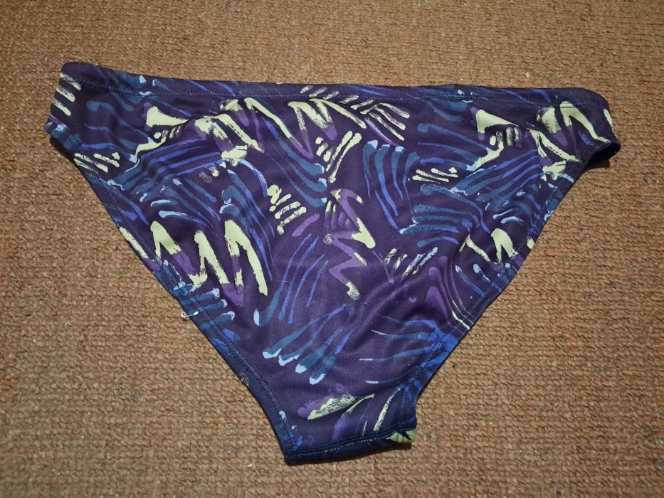 продам плавки Speedo для бассейна большого размера.