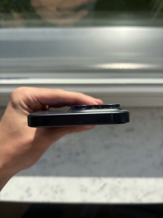 Iphone 15 pro niebieski tytan