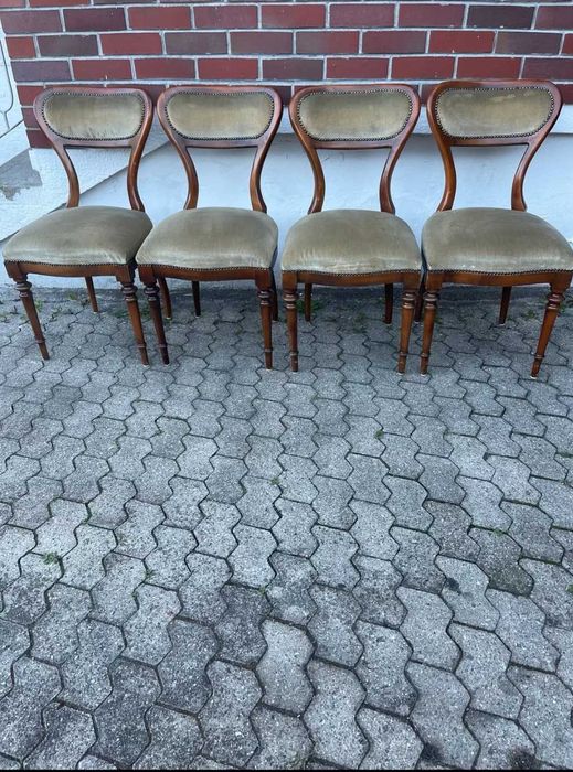 Krzesła z litego drzewa