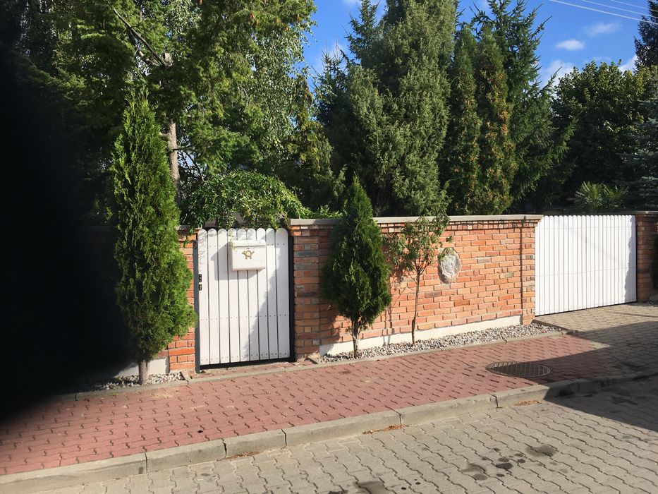 Czerwona cegła , cegla , cegły