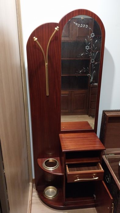 Movel de entrada com cabide e espelho