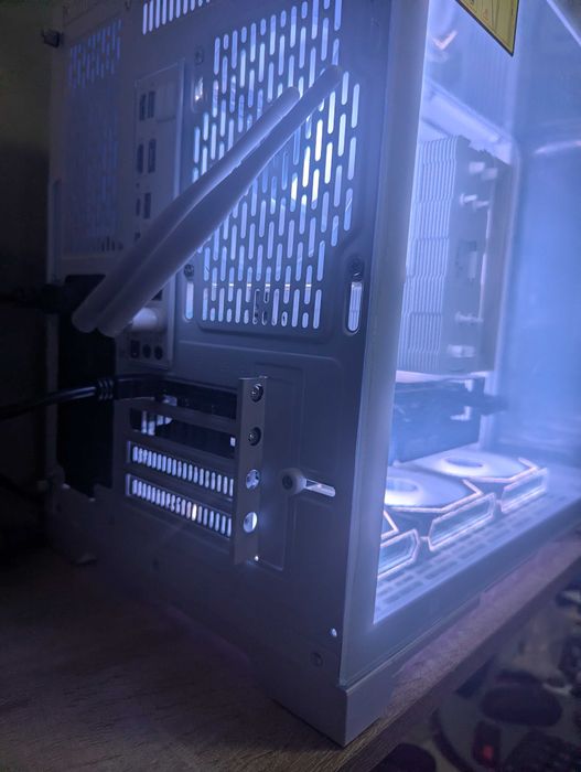 Сніжний ПК! Ryzen 5 7500F \ RTX5060 \ 32GB DDR5 \ 1TB NVME \ Wi-Fi6E