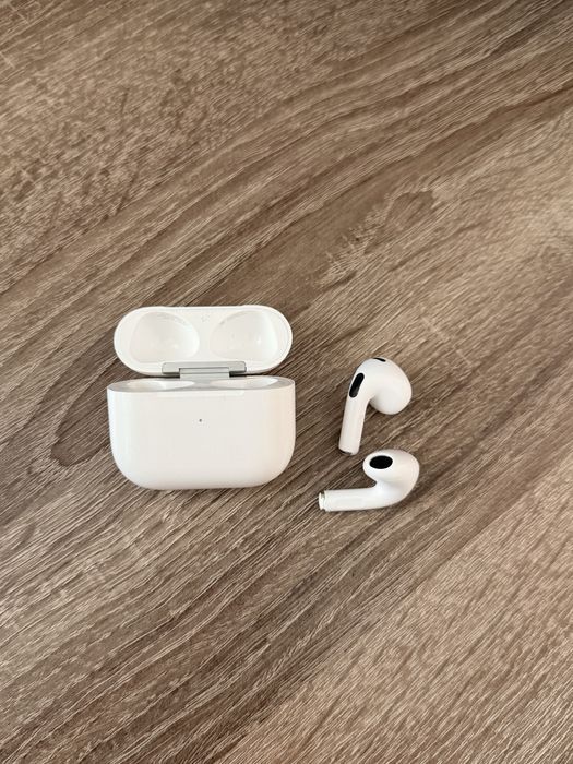 Продам  AirPods 3