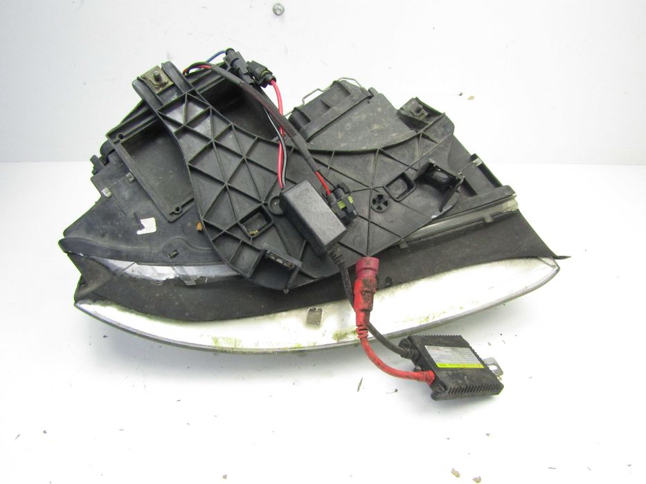 Audi A4 B6 lampa lampy przód przednie xenon prawa lewa komplet