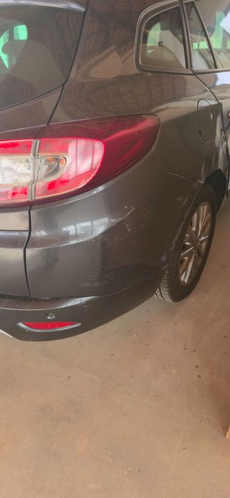 Renault Mégane Sport Tourer GT Line 1.5 dCi 110 cv EDC (automático), de 2014, com apenas 79.041 km. foto 5