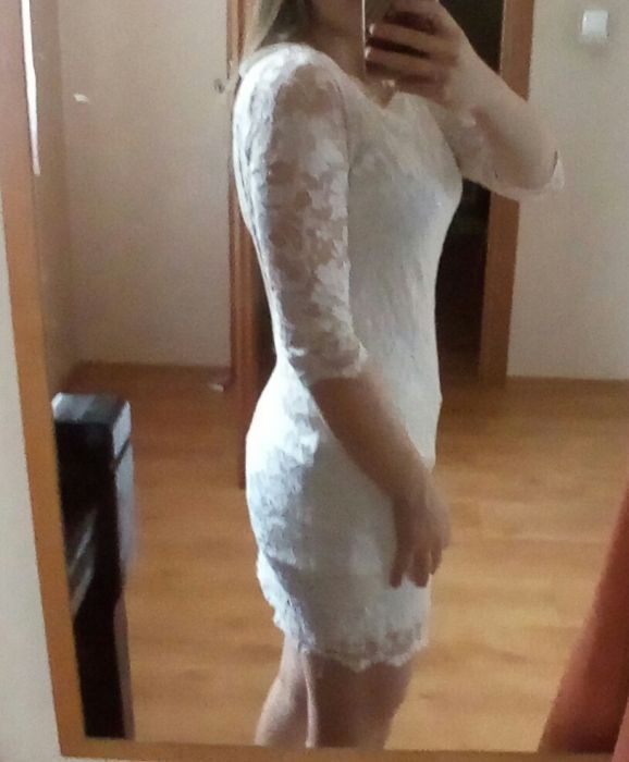 Biała koronkowa sukienka