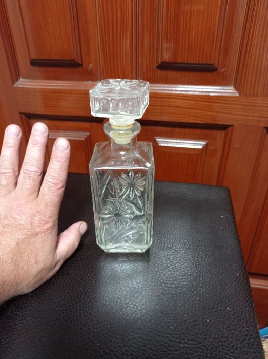 Продам графин небольшой