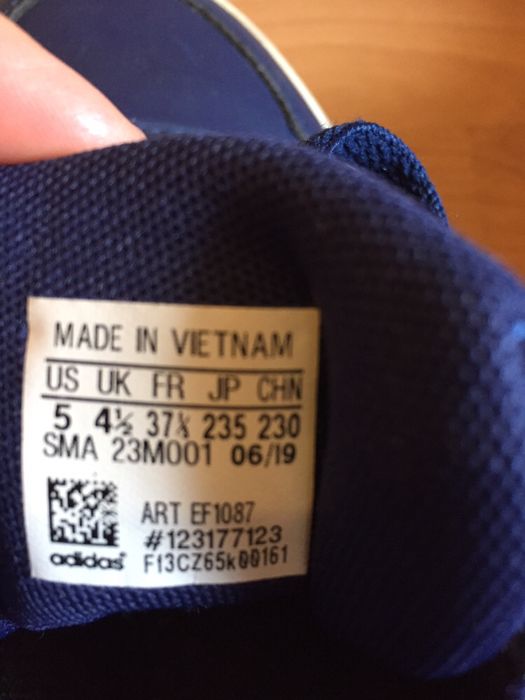 Ténis Adidas azul tam. 37,5 para rapaz em bom estado.