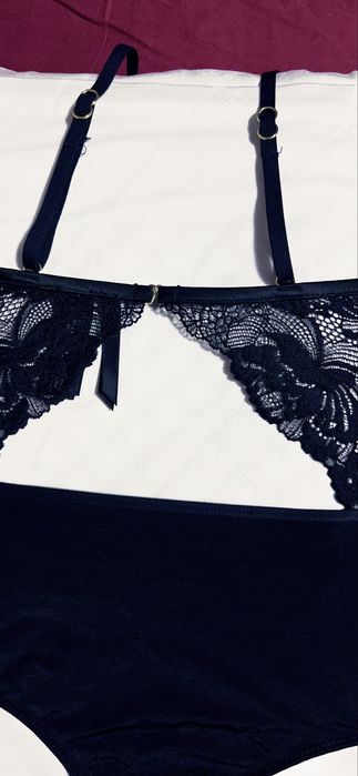 Body preto em renda