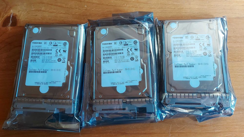 3 Toshiba Hard Drives AL13SEB300 6GB SCSI64552469446657120