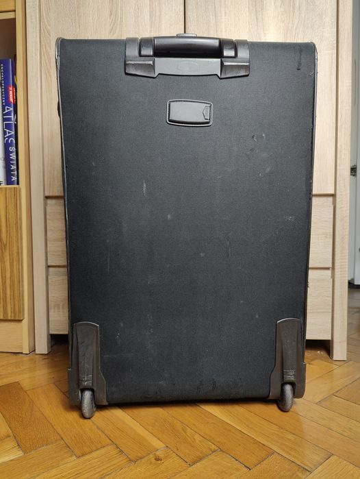 Duża czarna pojemna  walizka 70x50x28