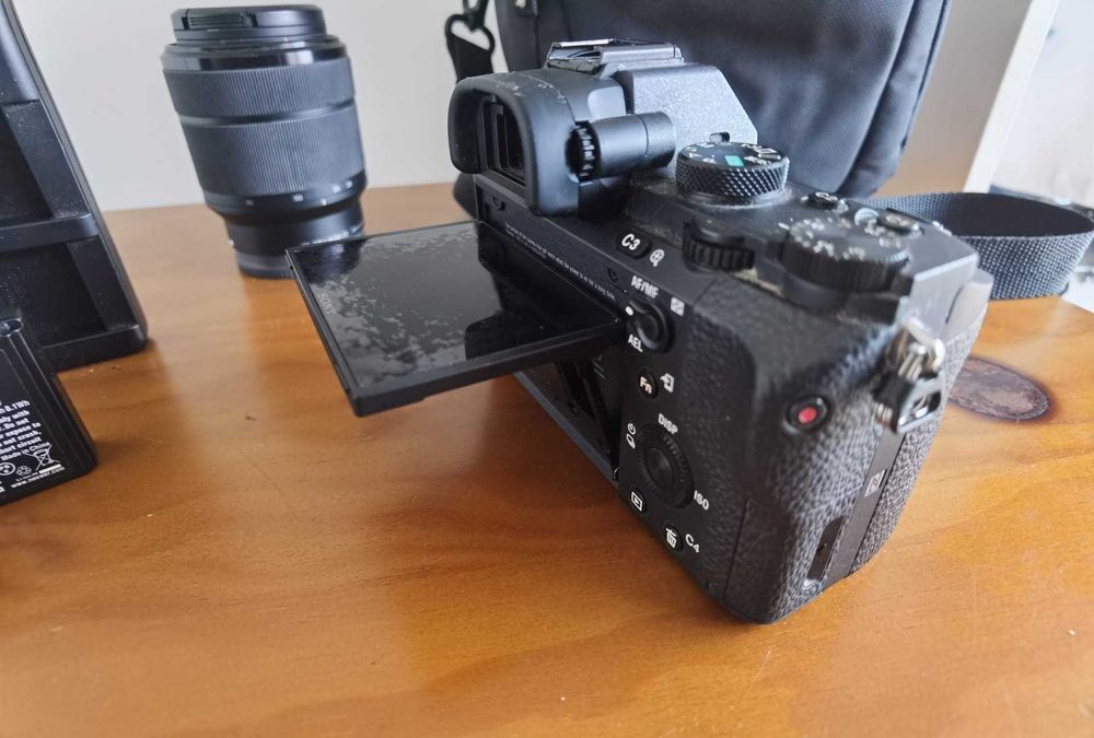 Sony A7 II + Lente FE 28-70mm + 3 Baterias e Carregador Duplo