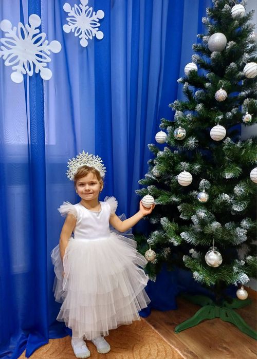 Продам сукню білу в наборі корона та посох