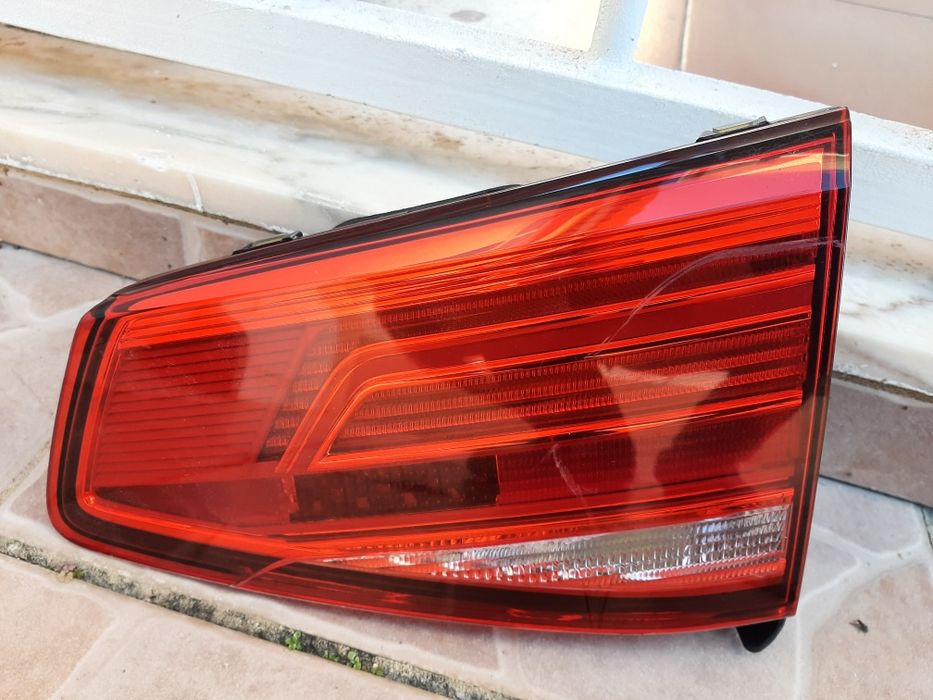 VW Passat ótica traseira direita