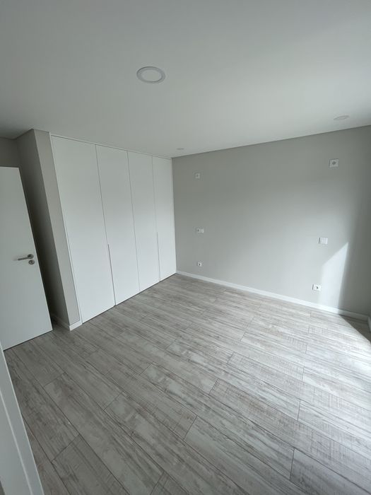 Particular - Moradia T4 com Piscina