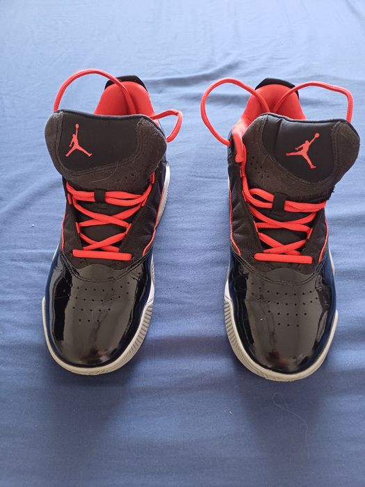NIKE AIR JORDAN stay loyal bred r.42.5