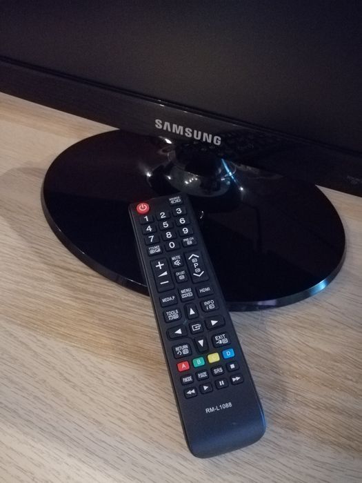 Telewizorek monitor Samsung 22 cale