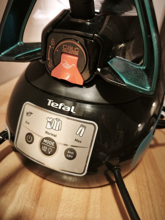 Ferro de engomar a vapor Tefal