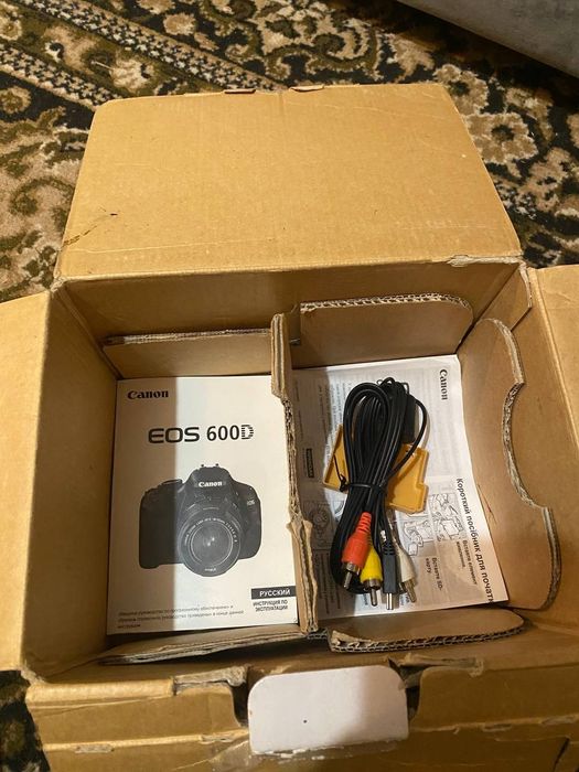 Фотоапарат Canon EOS 600D