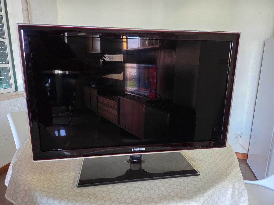 UE32D5500RW 32" LED Full HD para peças ou reparação