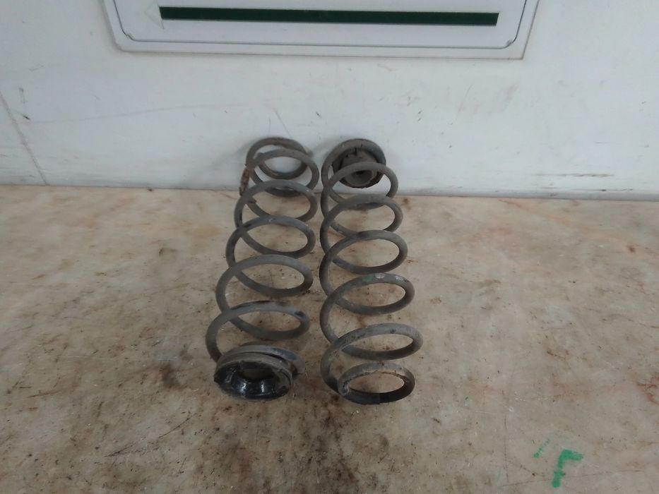 Mola de suspensão trás esquerda VOLKSWAGEN Golf IV (1J1)