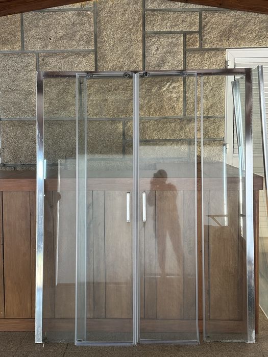 Resguardo em vidro de base de chuveiro