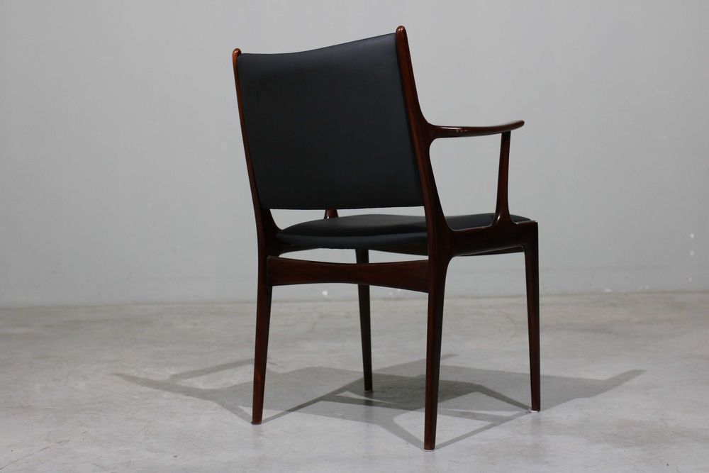 Cadeirão Johannes Andersen em mogno