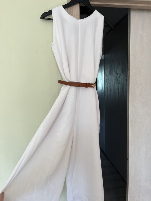 Білий комбінезон