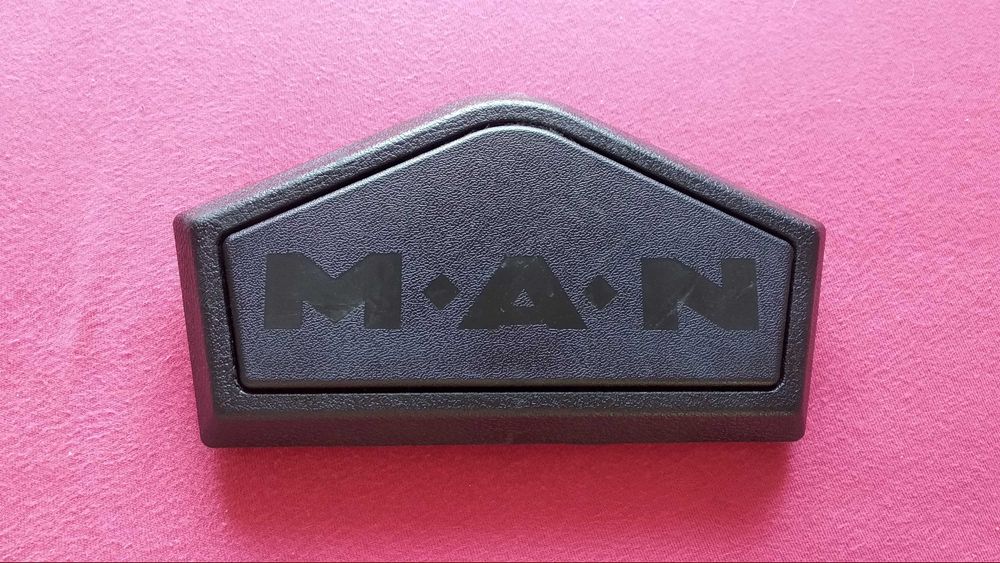 Кнопка звукового сигнала или заглушка на руль MAN.