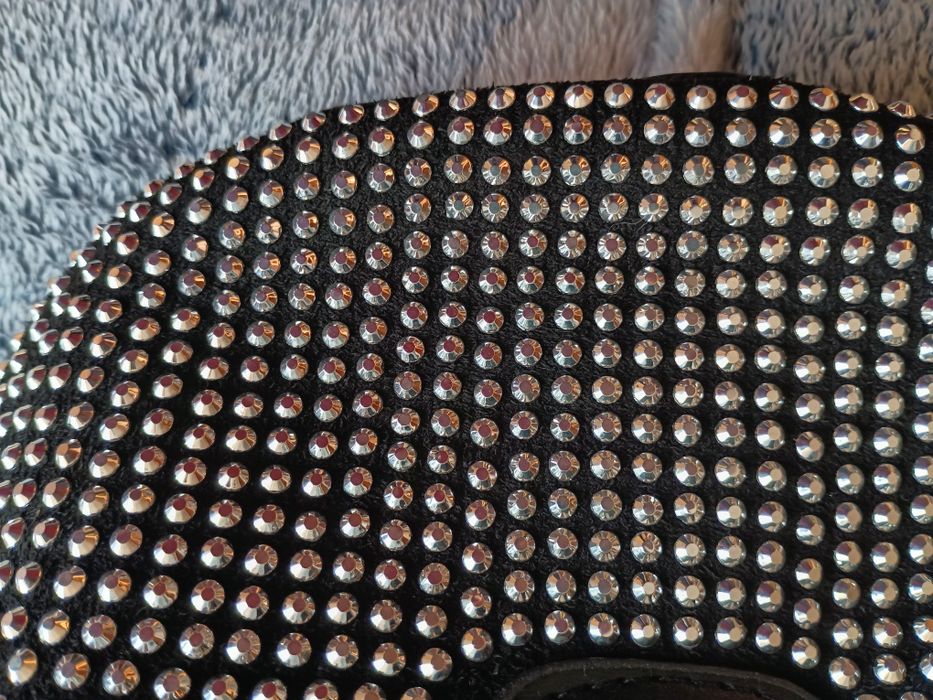 Okazja !!! Saszetka , nerka z cyrkoniami. Czarna.