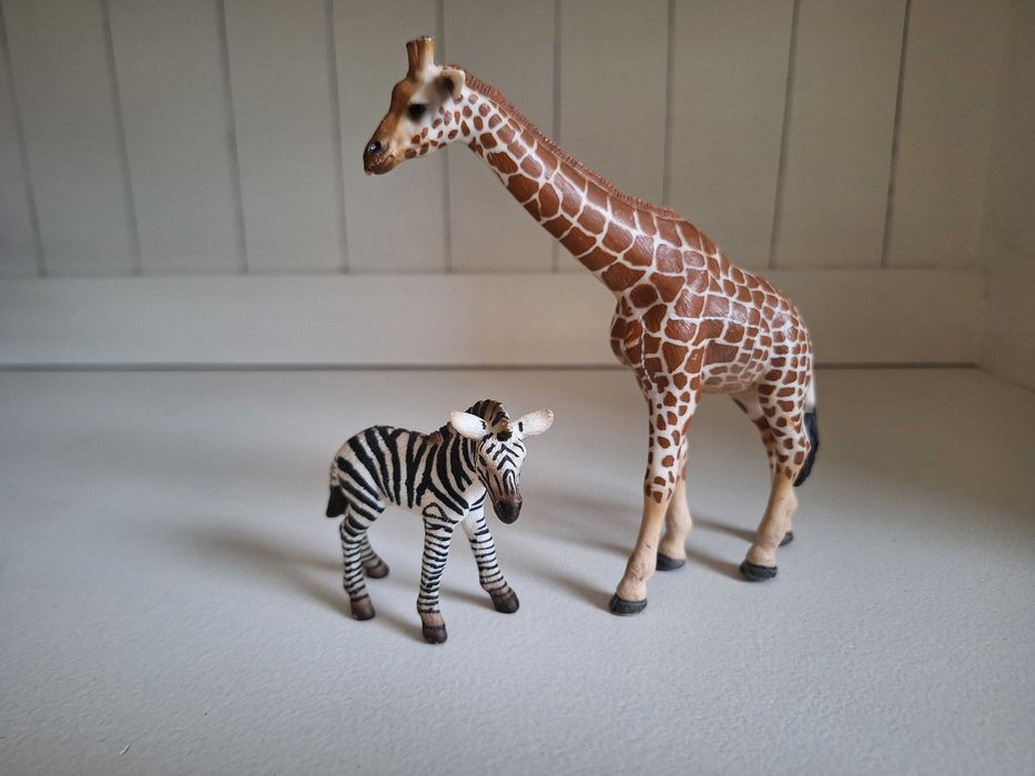 Figurki kolekcjonerskie marki Schleich, żyrafa, zebra