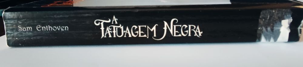 Vendo livro Tatuagem negra