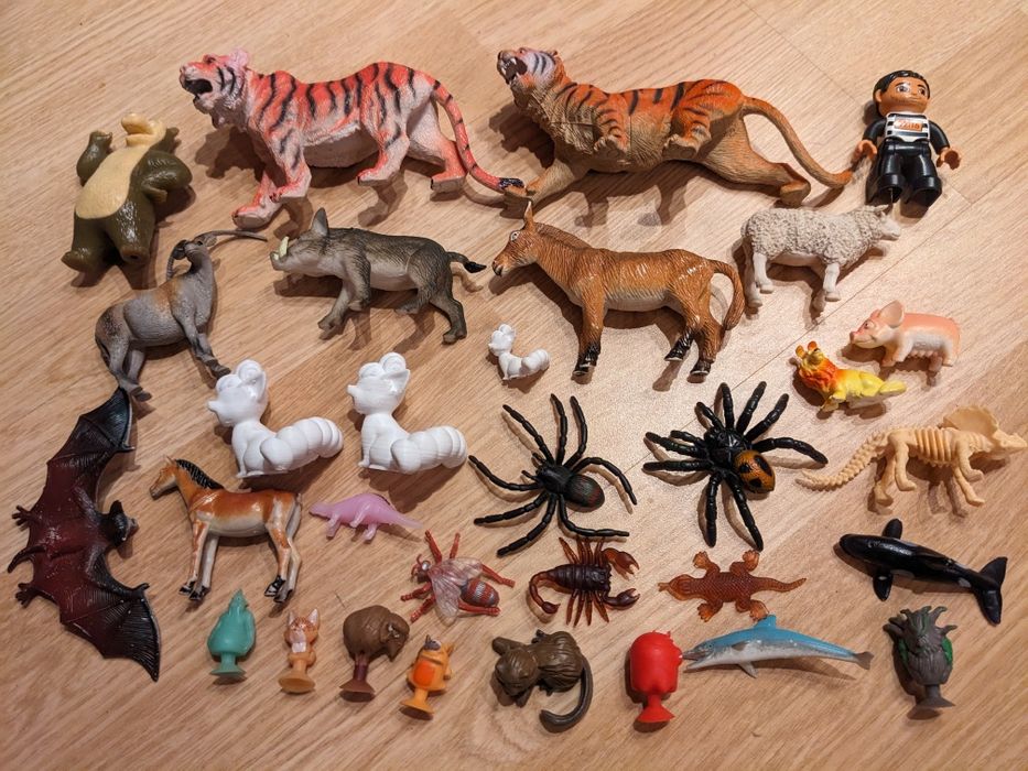 Машинки хотвілс, курточка Lenne, комбінезон hm, H&М захист від вологи