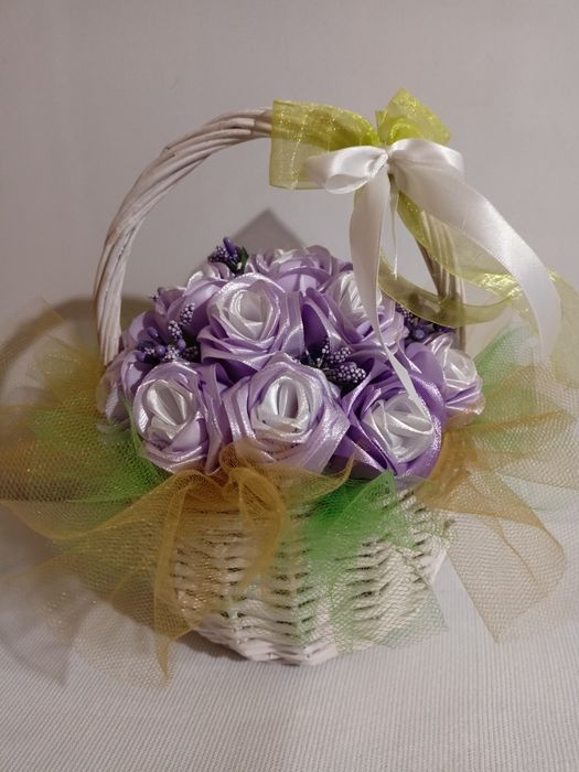 Dzień babci.Stroik wianek koszyk z kwiatami kompozycja kwiatowa Dzień