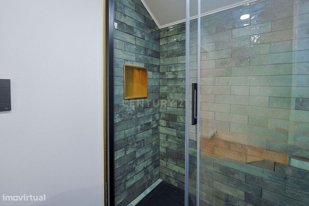 Apartamento T3 Duplex Remodelado no Centro de Corroios