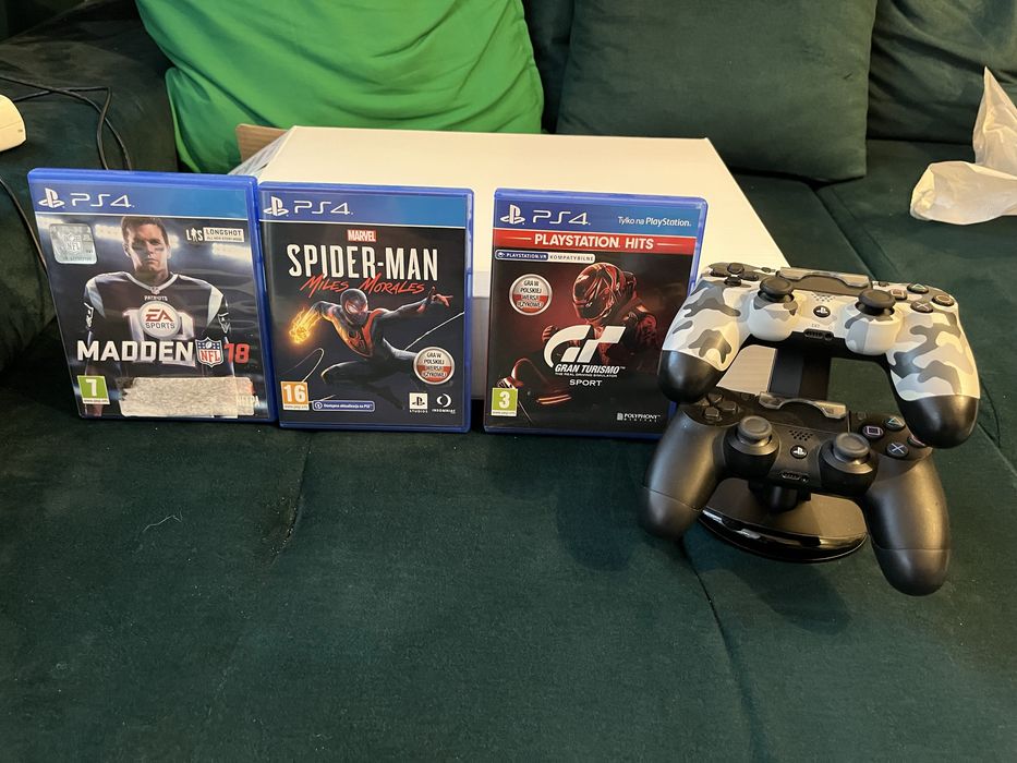 Playstation 4 Slim 1TB + 2 pady + 3 gry + stacja ładująca