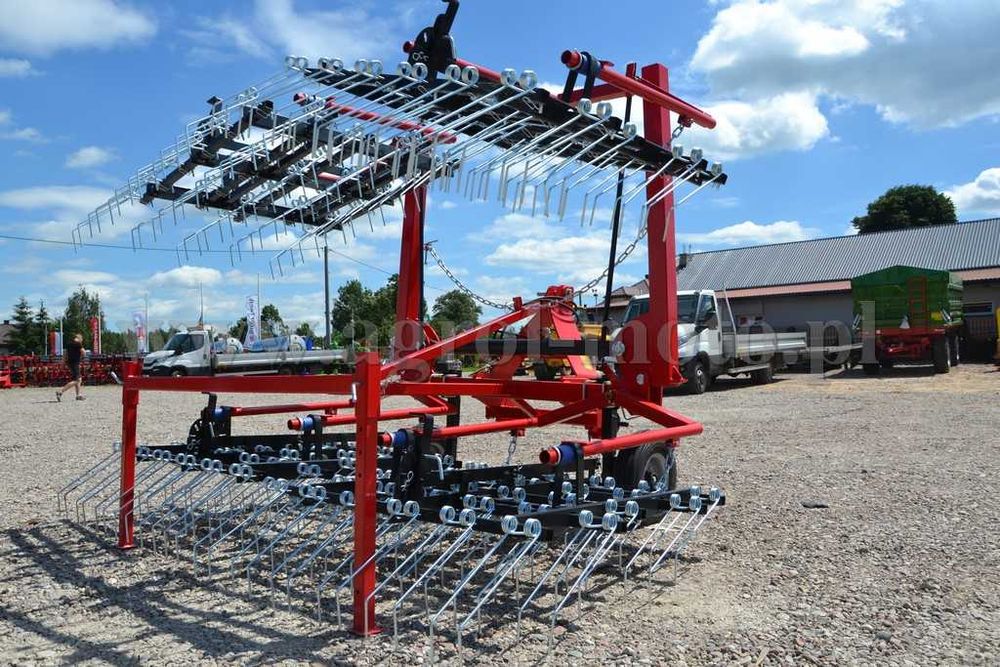 Brona chwastownik do niszczenia chwastów Izak 6m Agro-Factory Awemak