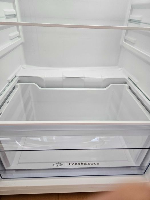 Frigorífico novo, com garantia