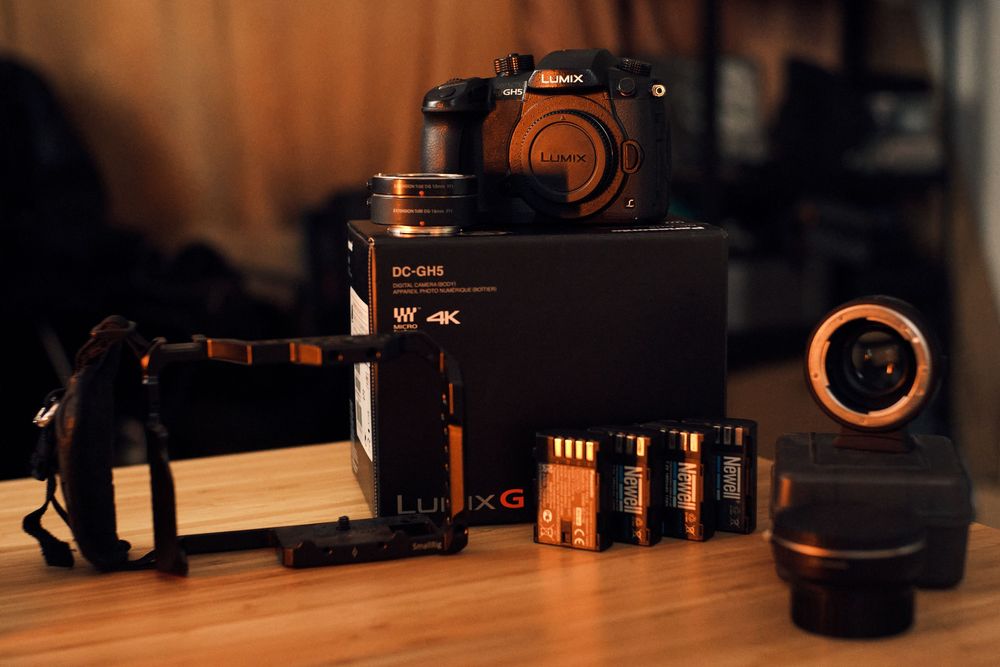 Panasonic Lumix GH5 v-log, 4 baterie, speedbooster'y, klatka smallrig