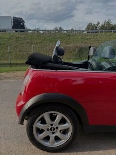 Mini One Cabrio.