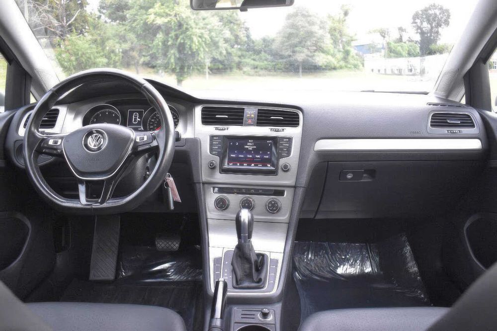 Volkswagen Golf      2015