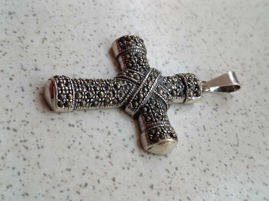 Srebrna zawieszka z markazytami S925 Wisiorek Krzyż Krzyżyk