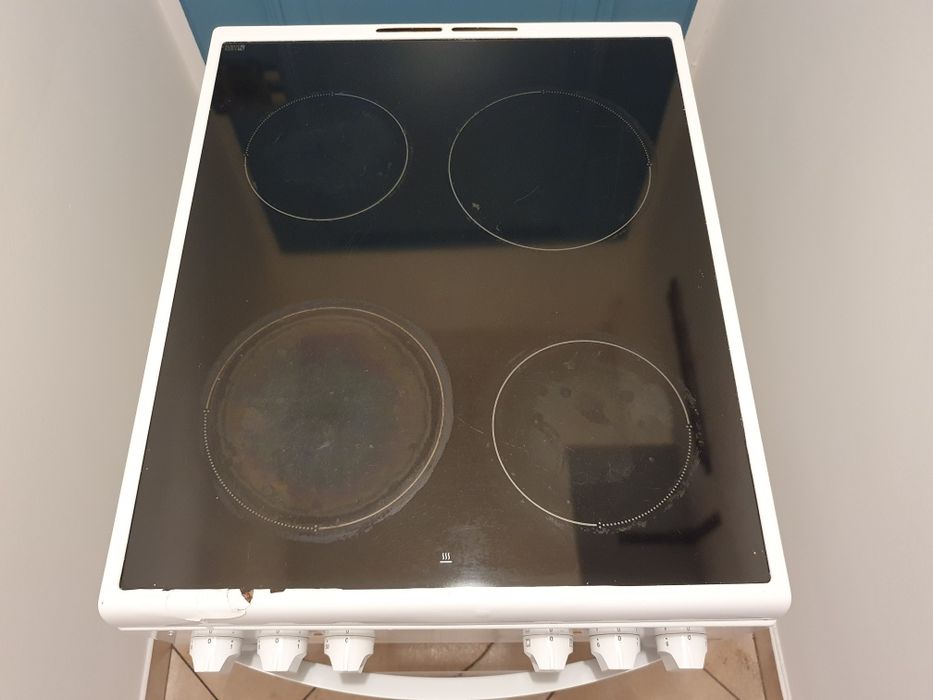 Kuchenka elektryczna z płytą ceramiczną Zanussi
