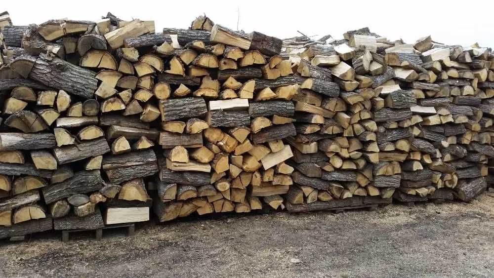 Połupane, sezonowane drewno opałowe / kominkowe