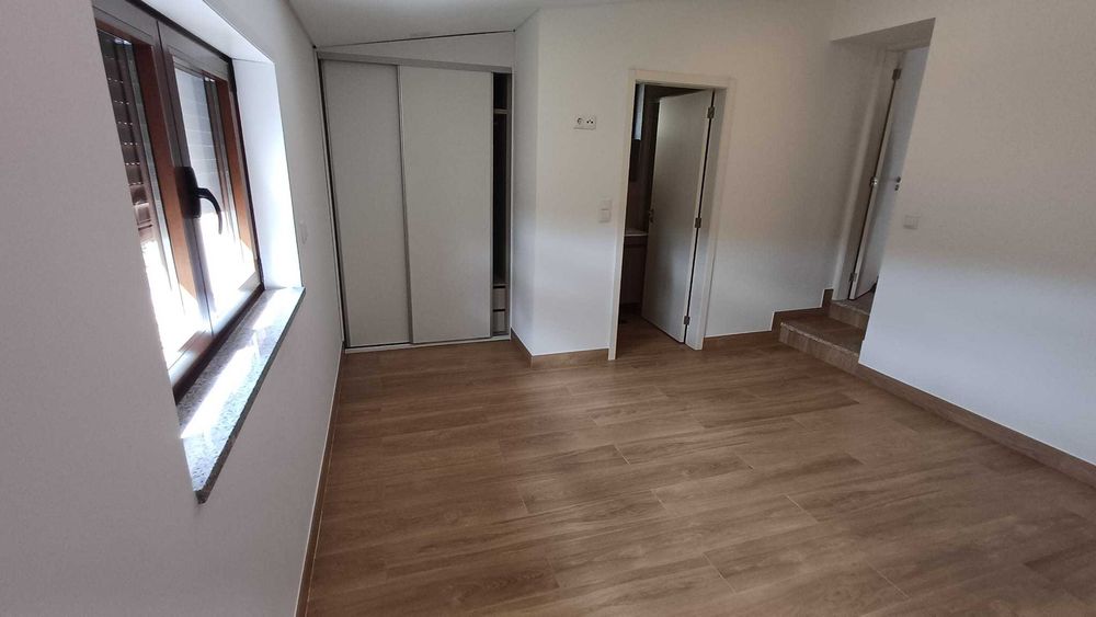 Casa Térrea Independente com garagem e zona lazer