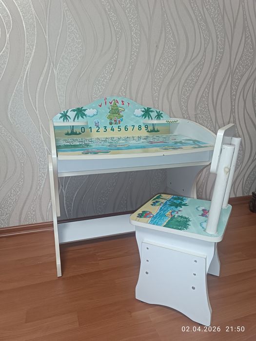 Дитячий стіл зі стільцем