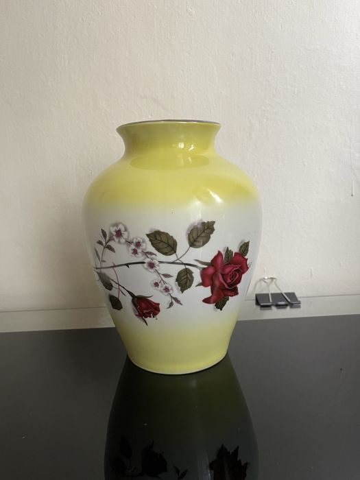 Wazon porcelanowy PRL chodzież kwiaty róże