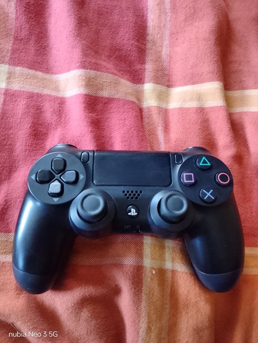 продається джойстик для PlayStation 4